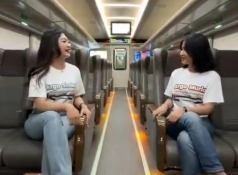 PT KAI resmi mengoperasikan rangkaian Kereta Eksekutif Stainless Steel New Generation untuk dua layanan unggulannya, KA Argo Muria dan KA Argo Sindoro dengan relasi Semarang Tawang–Gambir PP pada 15 Juni 2025.(Foto Ist)