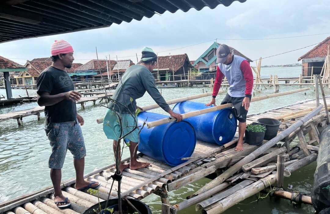 Pemprov Jawa Tengah mulai membangun rumah apung yang diperuntukkan bagi warga terdampak rob di Dusun Timbulsloko, Desa Timbulsloko, Kecamatan Sayung, Kabupaten Demak, Jumat (13/6).(Dok Humas)