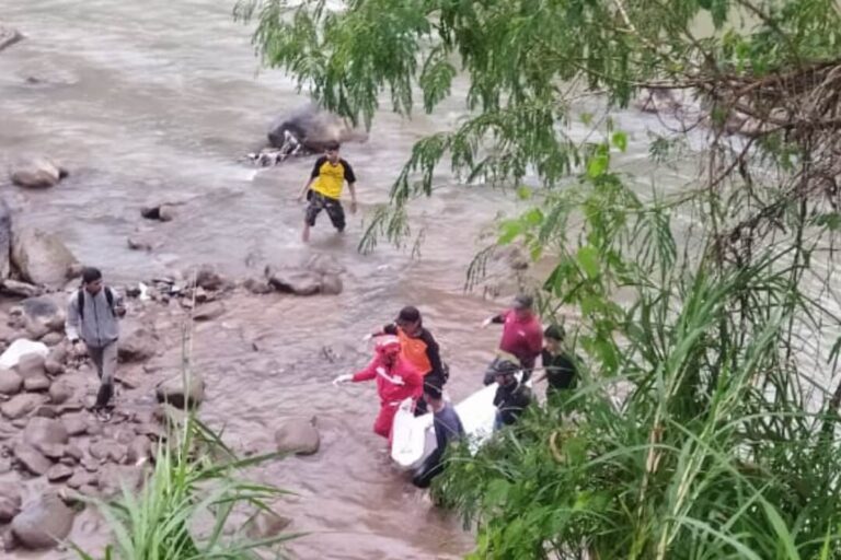 Jasad pencari ikan yang dilaporkan hanyut di Sungai Progo, Magelang, akhirnya ditemukan dalam keadaan meninggal dunia, Jumat (13/6) sore.(Foto Ist)