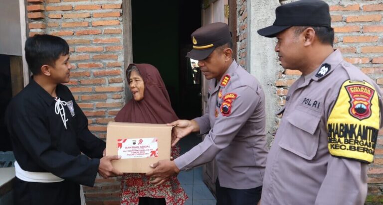 Polres Semarang Gandeng PSHT Salurkan 252 Paket Sembako di HUT Bhayangkara ke-79