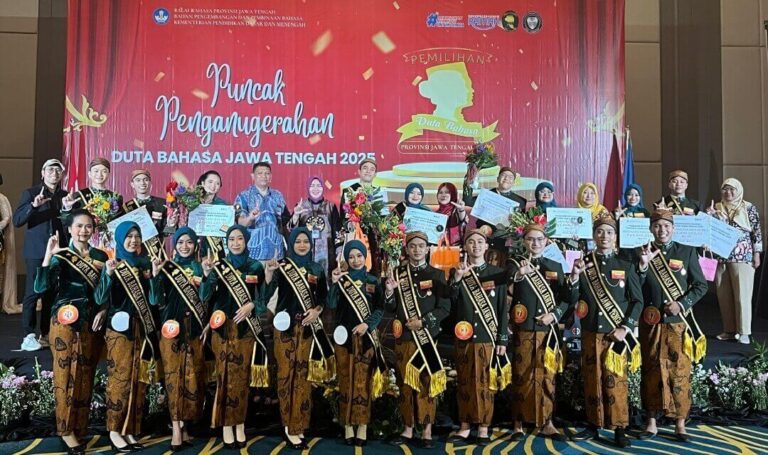 Malam Puncak Penganugerahan Duta Bahasa Provinsi Jawa Tengah Tahun 2025 oleh Balai Bahasa Jateng di Hotel Grand Mercure Solo Baru, Sukoharjo, Sabtu (14/6).(Foto Ist)