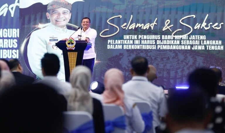 Gubernur Jateng, Ahmad Luthfi, memberikan sambutan dalam pelantikan pengurus periode 2025–2028 di Gedung Gardhika Bhakti Praja Semarang, Rabu (18/6).(Dok Humas)