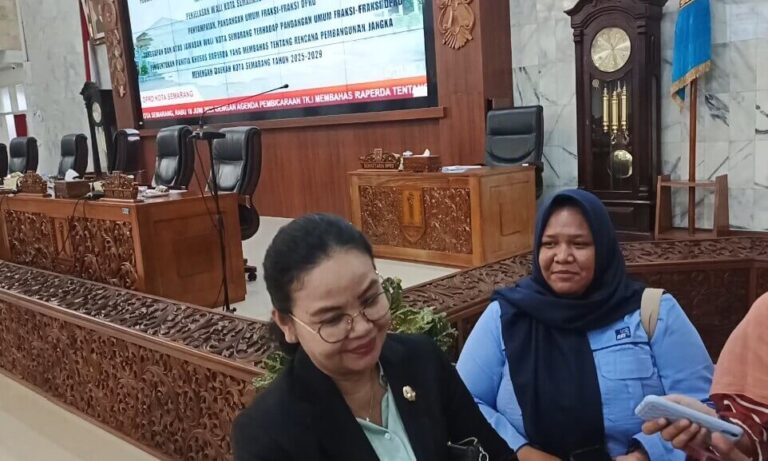 Wali kota Semarang, Agustina, sesuai mengikuti sidang paripurna DPRD kota Semarang, Rabu (19/6).(BahteraJateng)