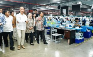 Gubernur Jateng, Ahmad Luthfi dan Menperin Agus Gumiwang Kartasasmita, menghadiri Grand Opening Pabrik Panel Surya PT Trina Mas Agra Indonesia (TMAI) di Kawasan Industri Kendal, Kamis (19/6).(Dok Humas)