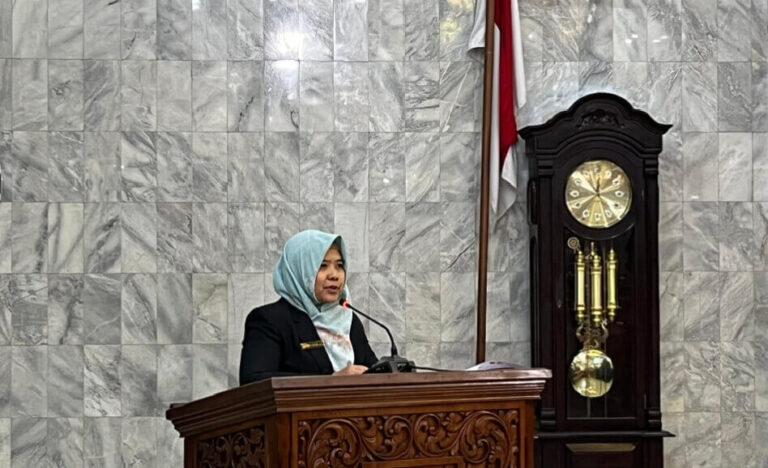 Anggota DPRD Kota Semarang dari Fraksi PKS, Dini Inayati, saat menyampaikan pandangan umum fraksinya dalam Rapat Paripurna DPRD Kota Semarang, Rabu (18/6).(Foto Ist)