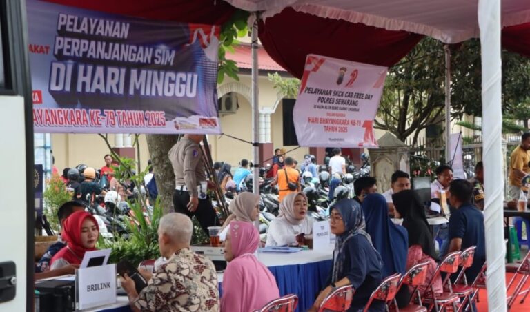 Polres Semarang menghadirkan pelayanan publik saat CFD di Alun-Alun Bung Karno, Kalirejo, Minggu (22/6).(Dok Humas)