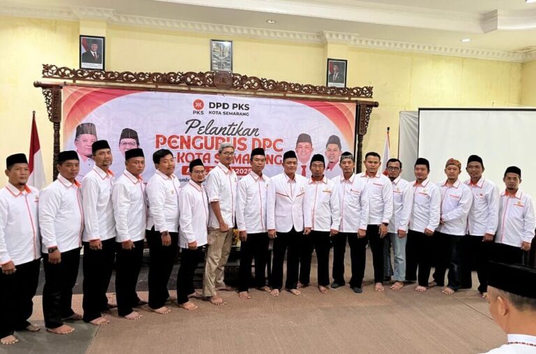 PKS Kota Semarang melantik kepengurusan DPC dari seluruh kecamatan se-Kota Semarang pada Minggu (22/6).(Foto Ist)
