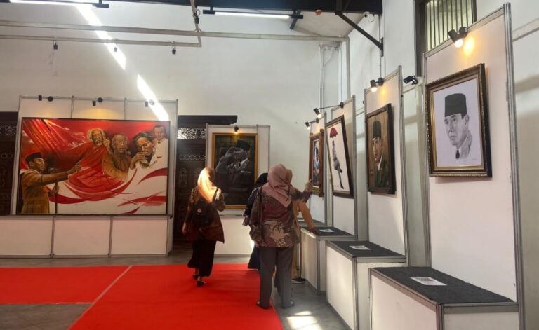 Peringati bulan Bung Karno, 100 karya lukisan bertema Bung Karno dipamerkan di Gedung Oudetrap, Kawasan Kota Lama Semarang, berlangsung selama lima hari, mulai 26 hingga 30 Juni 2025.(Dok Humas)
