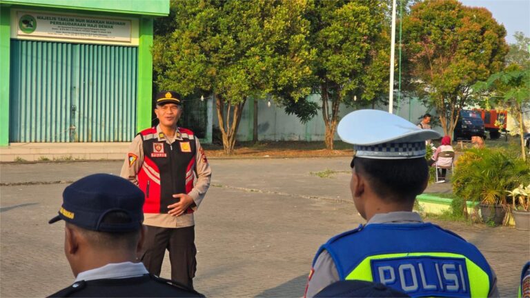 Polres Demak Kawal Perjalanan Jamaah Haji Saat Transit di IPHI