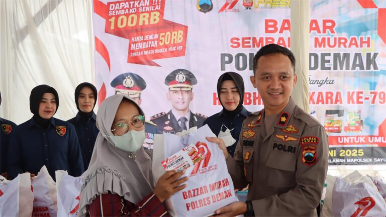 Polisi Gelar Pasar Murah untuk Warga Terdampak Banjir Rob Demak