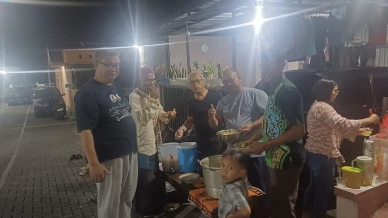 Guyub Rukun Warga Perumahan Gedawang Pesona Asri 1 Rayakan Idul Adha