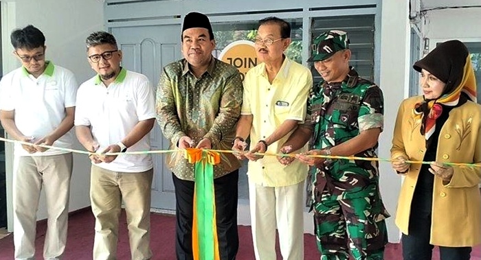 Bupati Blora, Arief Rohman, meresmikan Sekolah Bahasa Cabang Blora yang dibuka di Jalan Rajawali No. 14, Tempelan, Blora, Minggu (22/6).(Dok Humas)