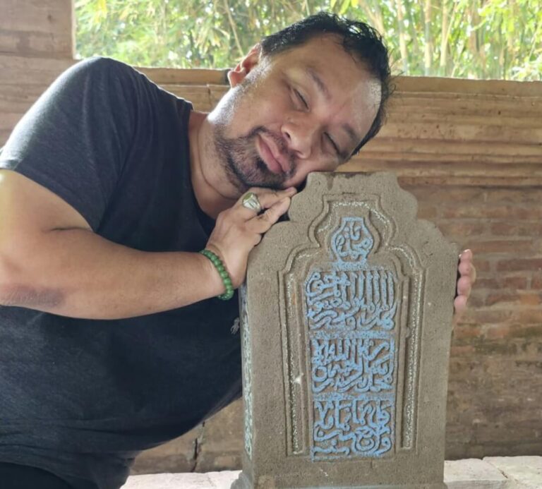 Sejarawan Sariat Arifia