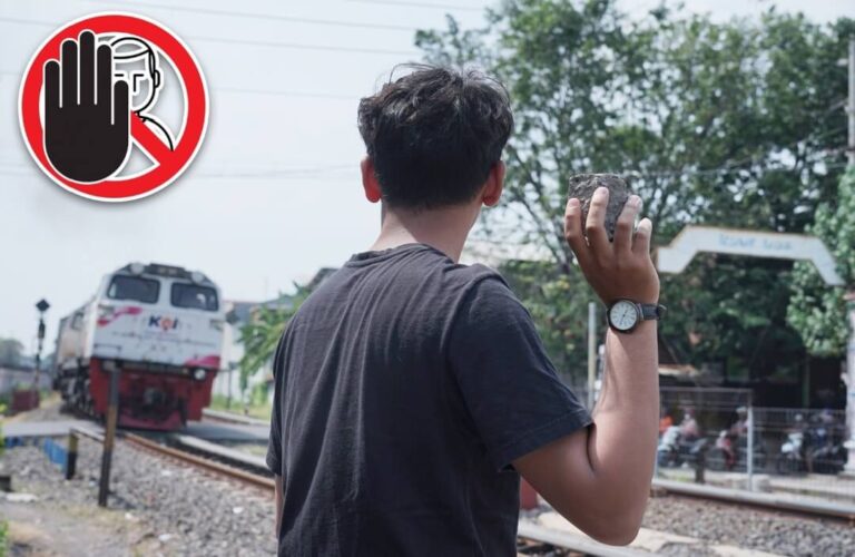 Ilustrasi Pelemparan Batu ke Kereta Api