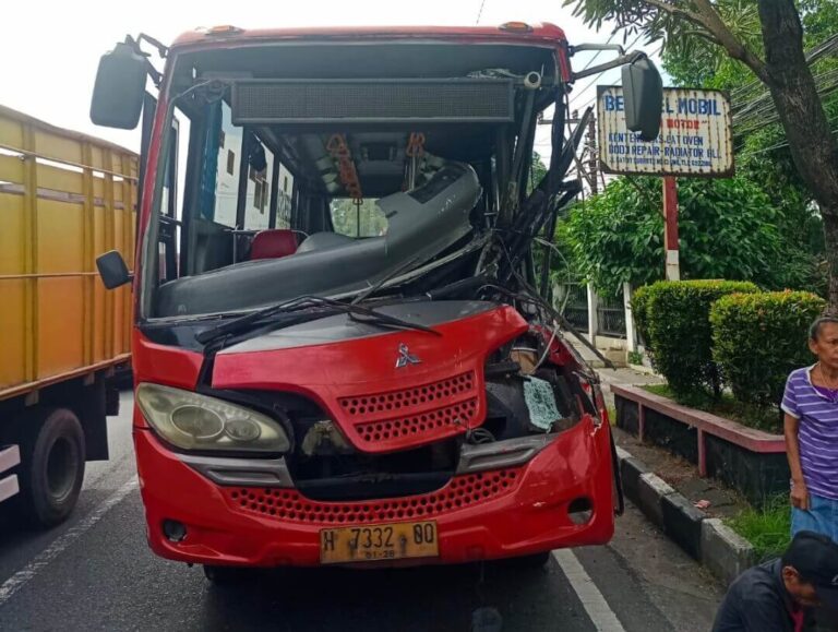 Kecelakaan Bus Trans Semarang