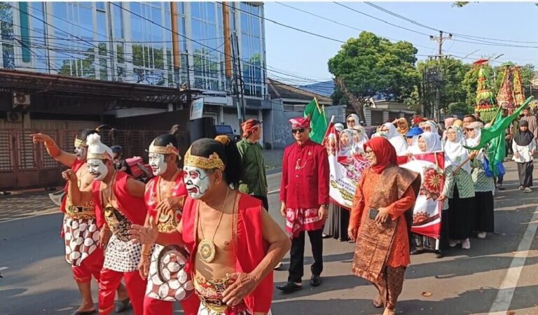 Kirab Budaya Sadranan Kalibanteng Kulon