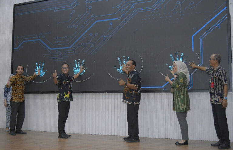 Pemkot Semarang Luncurkan S’MEDI dan SAMAWA untuk Perkuat Transformasi Digital dan Akurasi Data