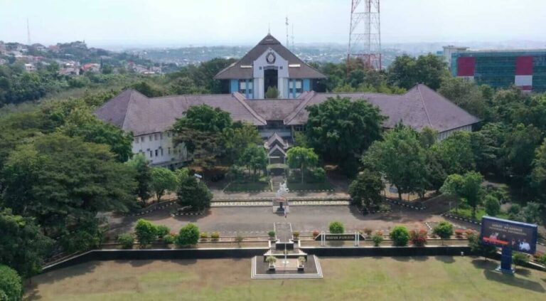 Kampus UNDIP Semarang