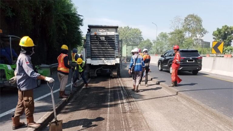 Sejumlah Titik di Tol Semarang Diperbaiki