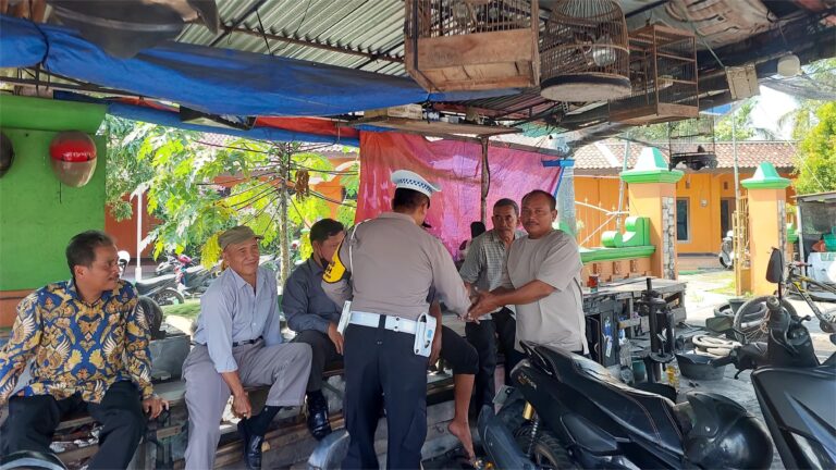“Polantas Menyapa”, Program Polisi Berbagi Sekaligus Ajak Masyarakat Tertib Berlalulintas