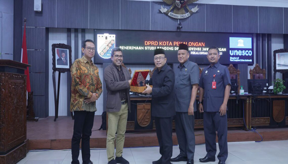 Pansus RPJMD Provinsi Jateng bertemu dengan Pansus RPMD Kota Pekalongan, Senin (7/7/2025), dalam rangka memperkaya informasi terkait pembahasan Raperda RPJMD Jateng 2025-2030, (foto: Dok Humas)