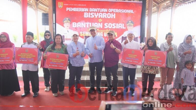 Realisasikan Janji Kampanye, Agustina-Iswar Serahkan Bantuan Bisyaroh kepada 6.572 Penerima