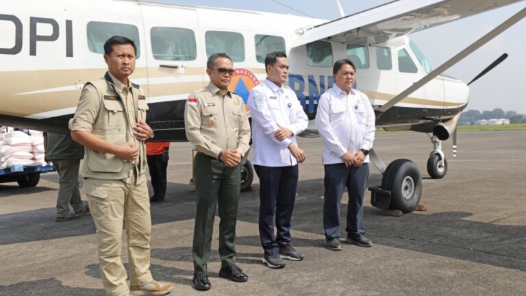 BNPB Tebar 12,4 Ton Garam untuk Rekayasa Cuaca