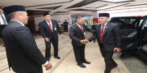 Ketua DPRD Jateng Sumato tiba di Gedung Berlian (Foto: Dok Humas)