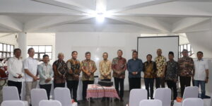 Komisi C DPRD Provinsi Jateng bediskusi dengan jajaran Direksi PT AMI, Kabupaten Bantul, Jumat (19/9), membahas soal bisnis transportasi yang dikelola BUMD. (foto:Dok Humas)