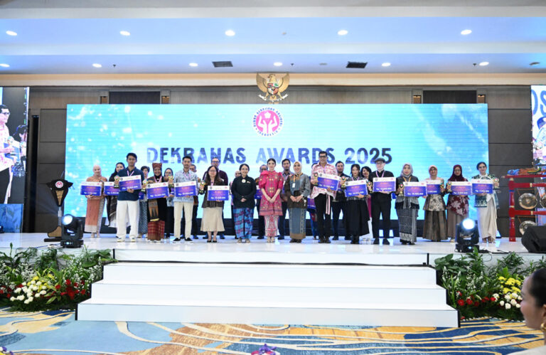 Jateng Borong Penghargaan Dekranas Award 2025, Nawal Yasin Banggakan Produk Kerajinan Lokal
