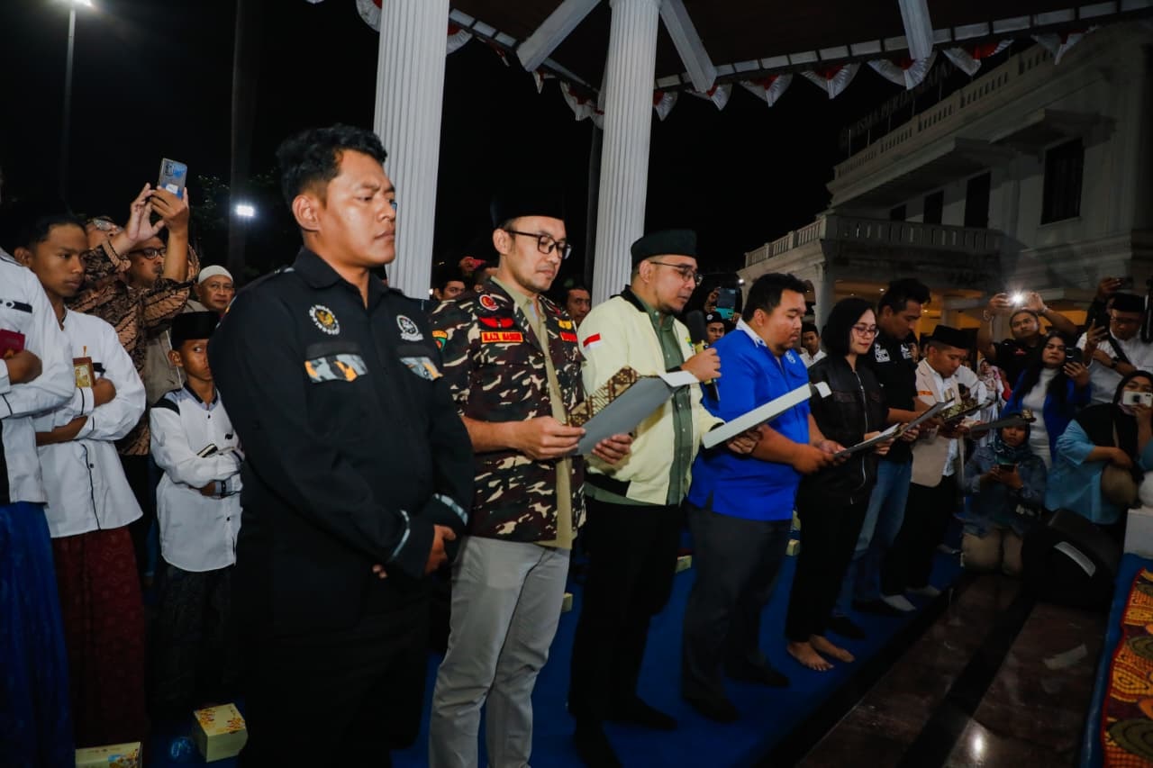 Istighosah dan doa bersama digelar di Wisma Perdamaian, Minggu (31/8) malam. (Foto: Dok Humasprov)
