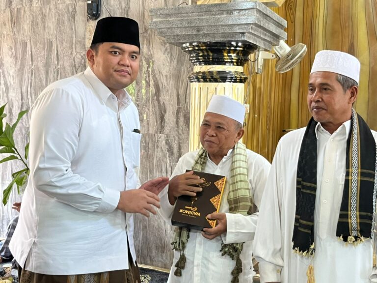 Wakil Bupati Jepara, Muhammad Ibnu Hajar atau yang akrab disapa Gus Hajar bersama pemuka agama menggelar program unggulan “Jumat Berangkat” (Bertemu dengan Masyarakat), Jumat (19/9/2025). (FOTO: Dok Kominfo)