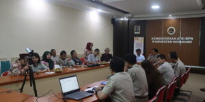 Komisi A berkunjung ke Kantor Pertanahan Kab. Wonogiri guna untuk mengetahui perkembangan dari program pemerintah mengenai percepatan di sektor reforma agraria.(foto: Dok Humas)