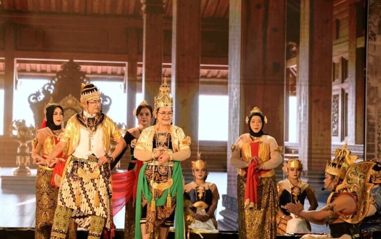 Wayang Orang on The Street