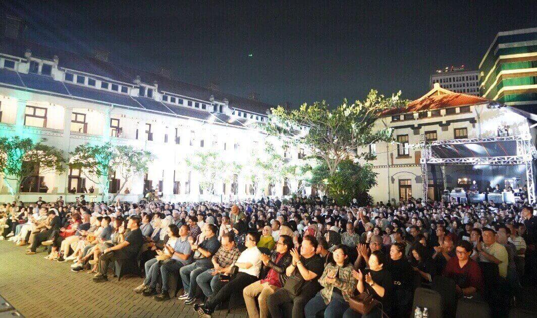 Konser SoearaLoka Kla Project di Lawang Sewu