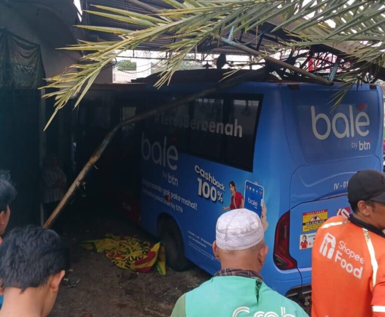 Lakalantas BRT Trans Semarang