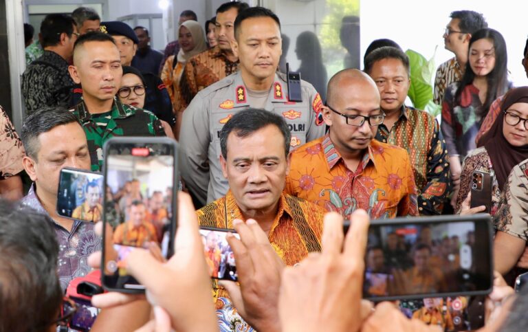 Gubernur Ahmad Luthfi Kunjungi Pemkot Pekalongan & Pastikan Pelayanan Publik Tetap Optimal