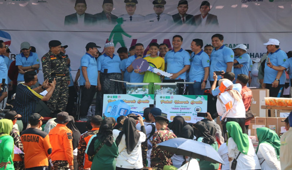 Ribuan Warga Jepara Ikuti Jalan Sehat Hari Santri