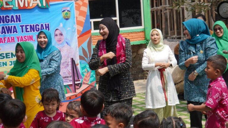 Bunda PAUD Provinsi Hj Nawal Arafah Yasin Tinjau PAUD Inklusif di Jepara