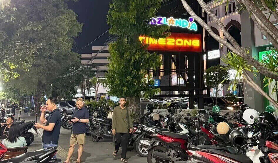 Parkir liar di Jalan Inspeksi