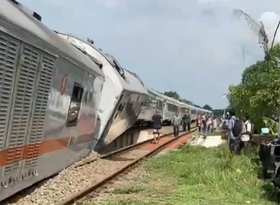 Kereta Anjlok di Stasiun Kedunggedeh