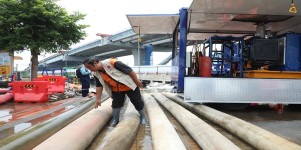 Pemprov Jateng Tambah Pompa Jadi 8, Sedot 1.900 Liter per Detik Genangan