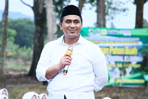 Prihatin Sedimentasi Tinggi, Taj Yasin Tanam Pohon Buah di Waduk Mrica Banjarnegara