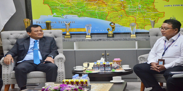 Kepala Badan Pengawasan Keuangan dan Pembangunan (BPKP) Perwakilan Provinsi Jawa Tengah Buyung Wiromo Samudra menyampaikan penilaian positif kebijakan Gubernur Ahmad Luthfi, di kantor Gubernur, Selasa (28/10). [Foto: Dok Humas]