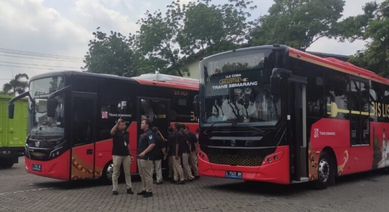 Bus Listrik Trans Semarang