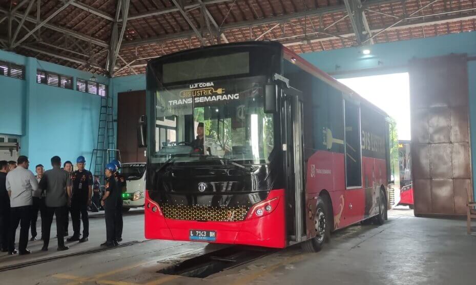 Bus Listrik Trans Semarang