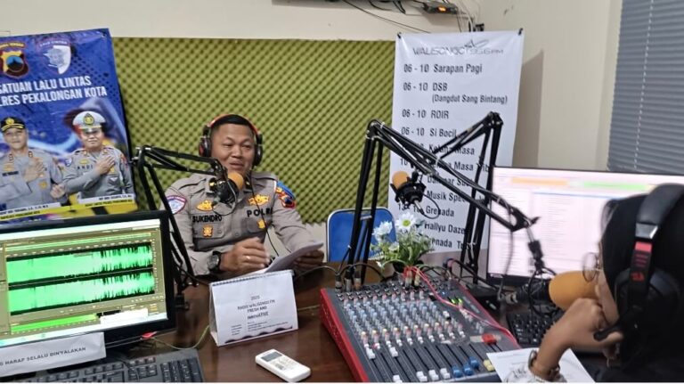 Satlantas Polres Pekalongan Kota Sosialisasikan Tertib Berlalu Lintas di Radio Walisongo 