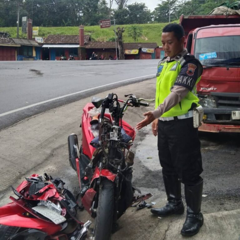 Kecelakaan di Tikungan Kalimalang Jambu