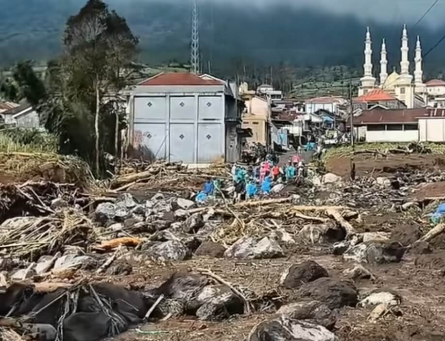 Banjir Bandang Lereng Gunung Slamet
