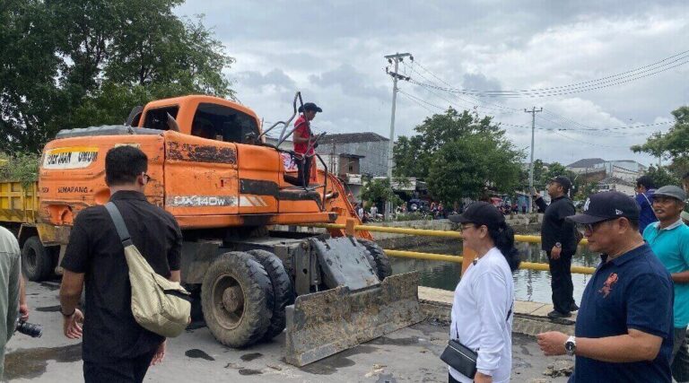 Kerja Bakti Bersihkan Kali Banger